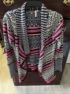 Red Camel Open-Front Cardigan Sweater in Navy, White & Pink